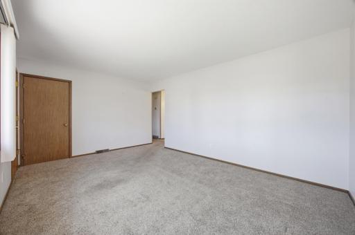 302 10th Avenue E, West Fargo, ND 58078