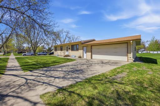 302 10th Avenue E, West Fargo, ND 58078