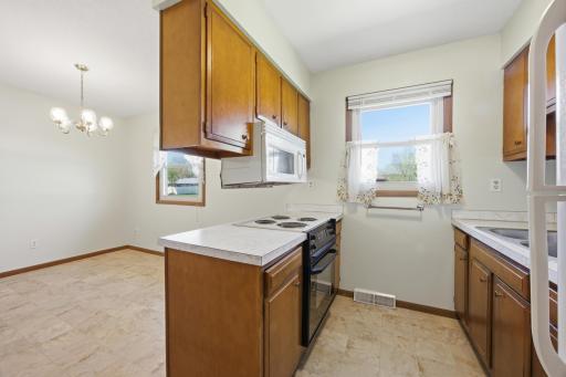 302 10th Avenue E, West Fargo, ND 58078