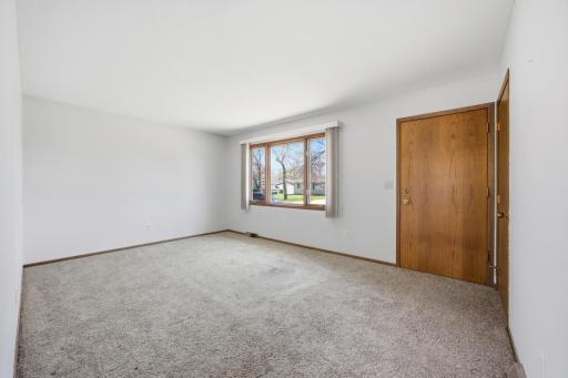 302 10th Avenue E, West Fargo, ND 58078