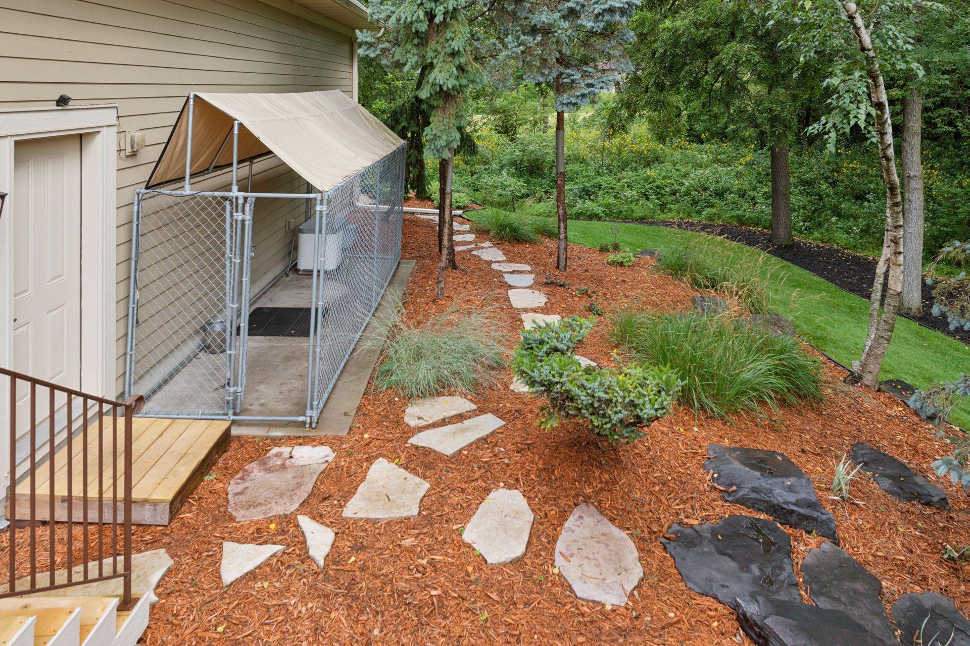 17' x 6' fenced concrete dog kennel with cover