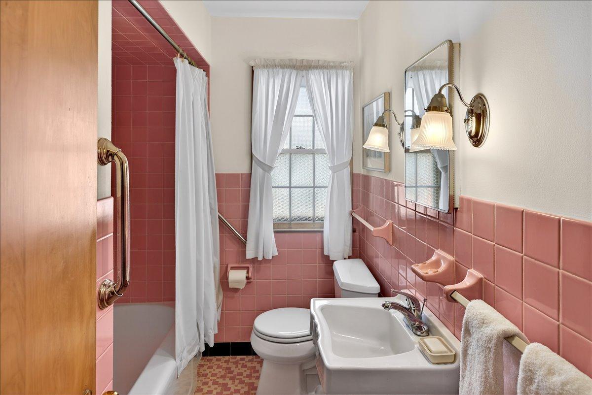 Main floor full bath