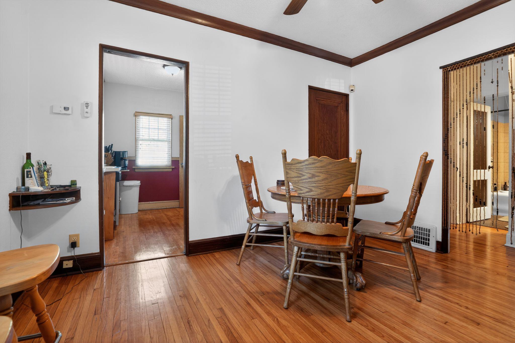 19_1393_Searle_St_St_Paul_MN_55130_USA-Dining_room-DSC08039.jpg