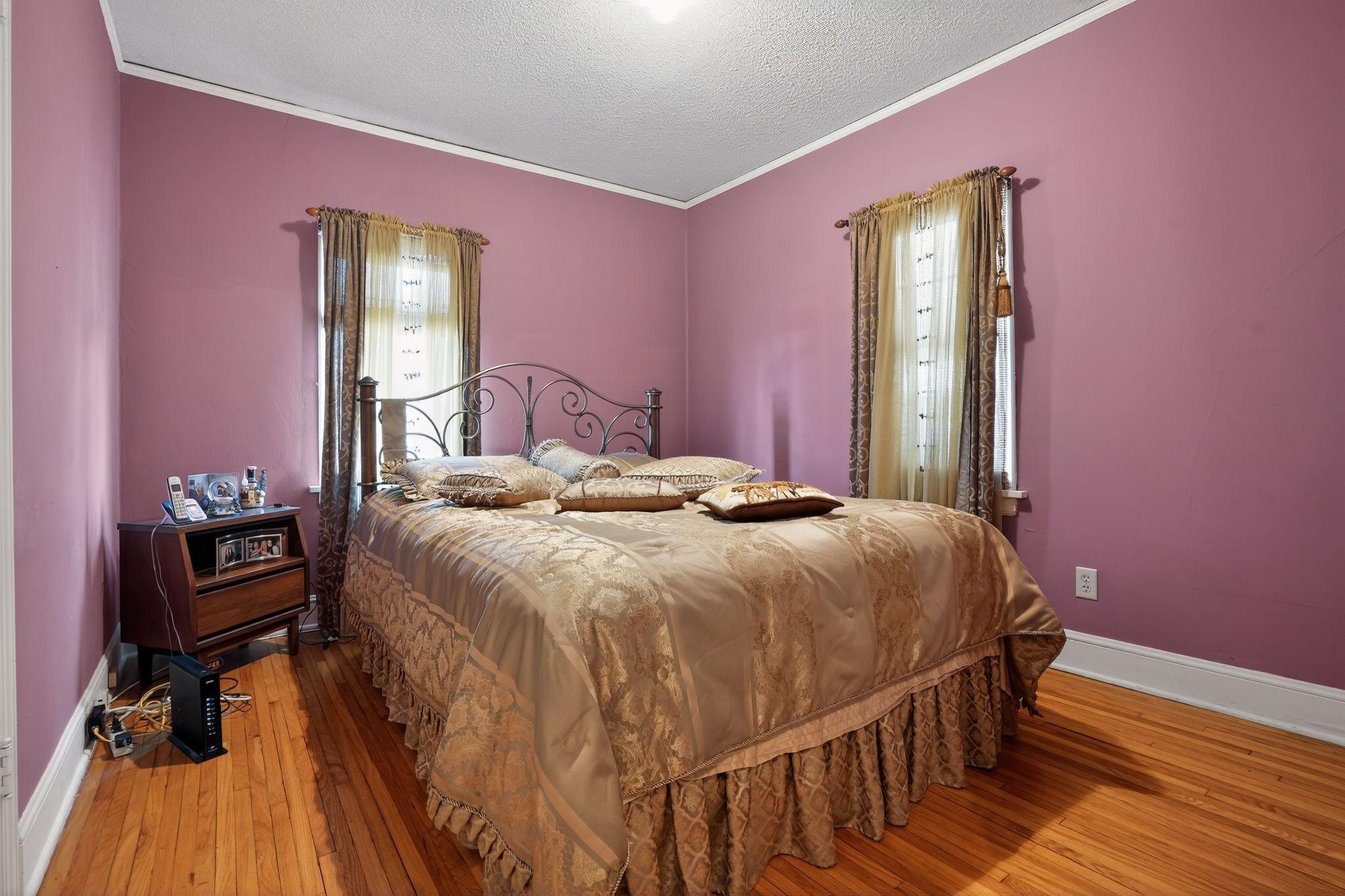 22_1393_Searle_St_St_Paul_MN_55130_USA-Bedroom-DSC08047.jpg