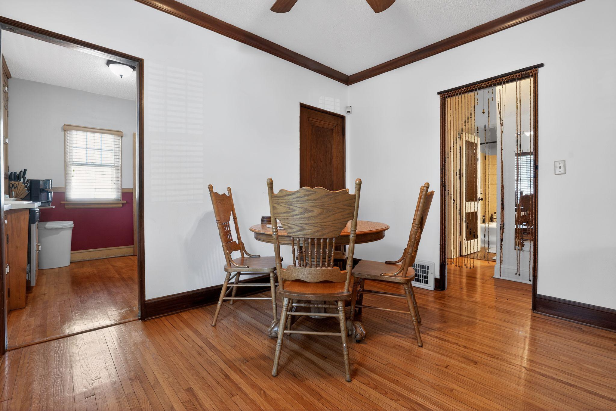 21_1393_Searle_St_St_Paul_MN_55130_USA-Dining_room-DSC08037.jpg