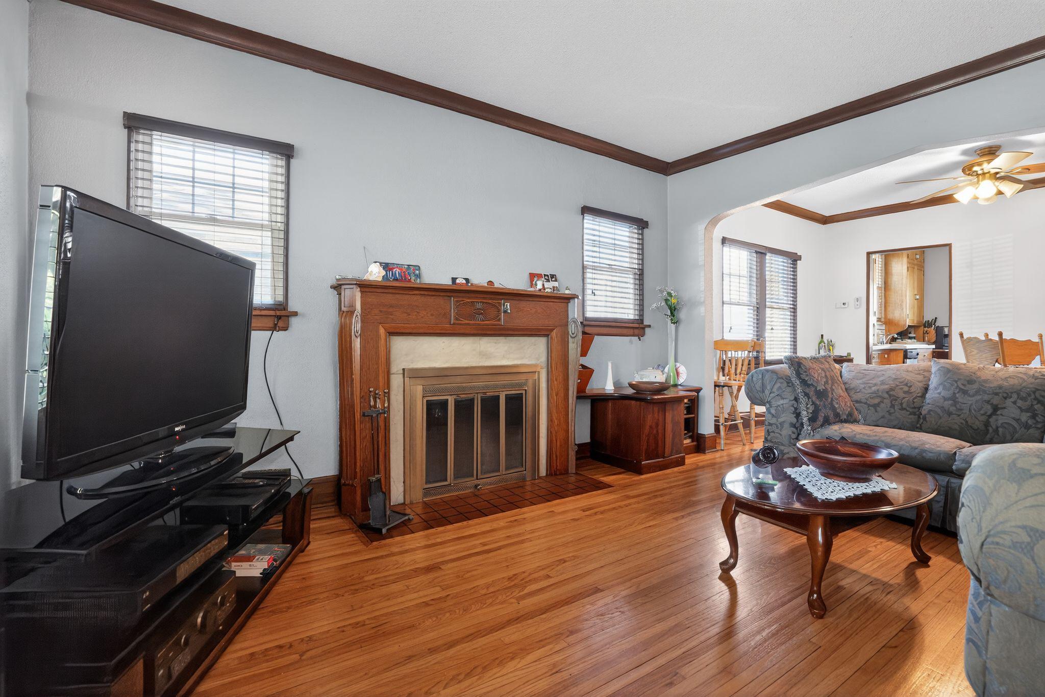 10_1393_Searle_St_St_Paul_MN_55130_USA-Living_room-DSC08035.jpg