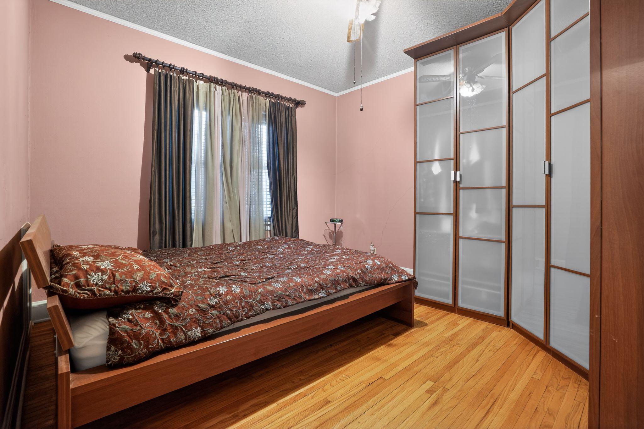 25_1393_Searle_St_St_Paul_MN_55130_USA-Bedroom-DSC08052.jpg