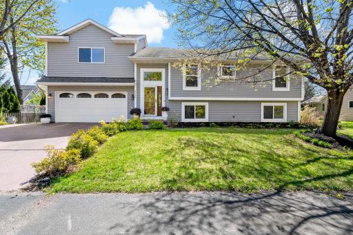 8600 Pineview Lane N, Maple Grove, MN 55369
