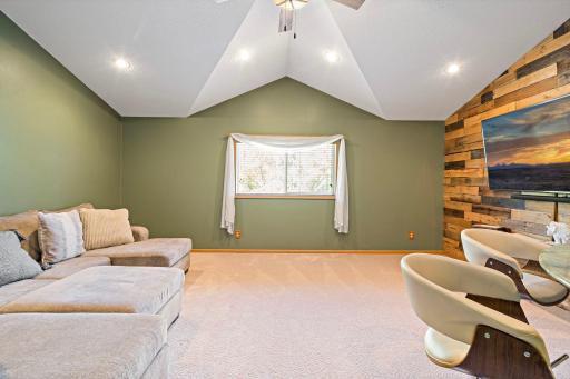 8600 Pineview Lane N, Maple Grove, MN 55369