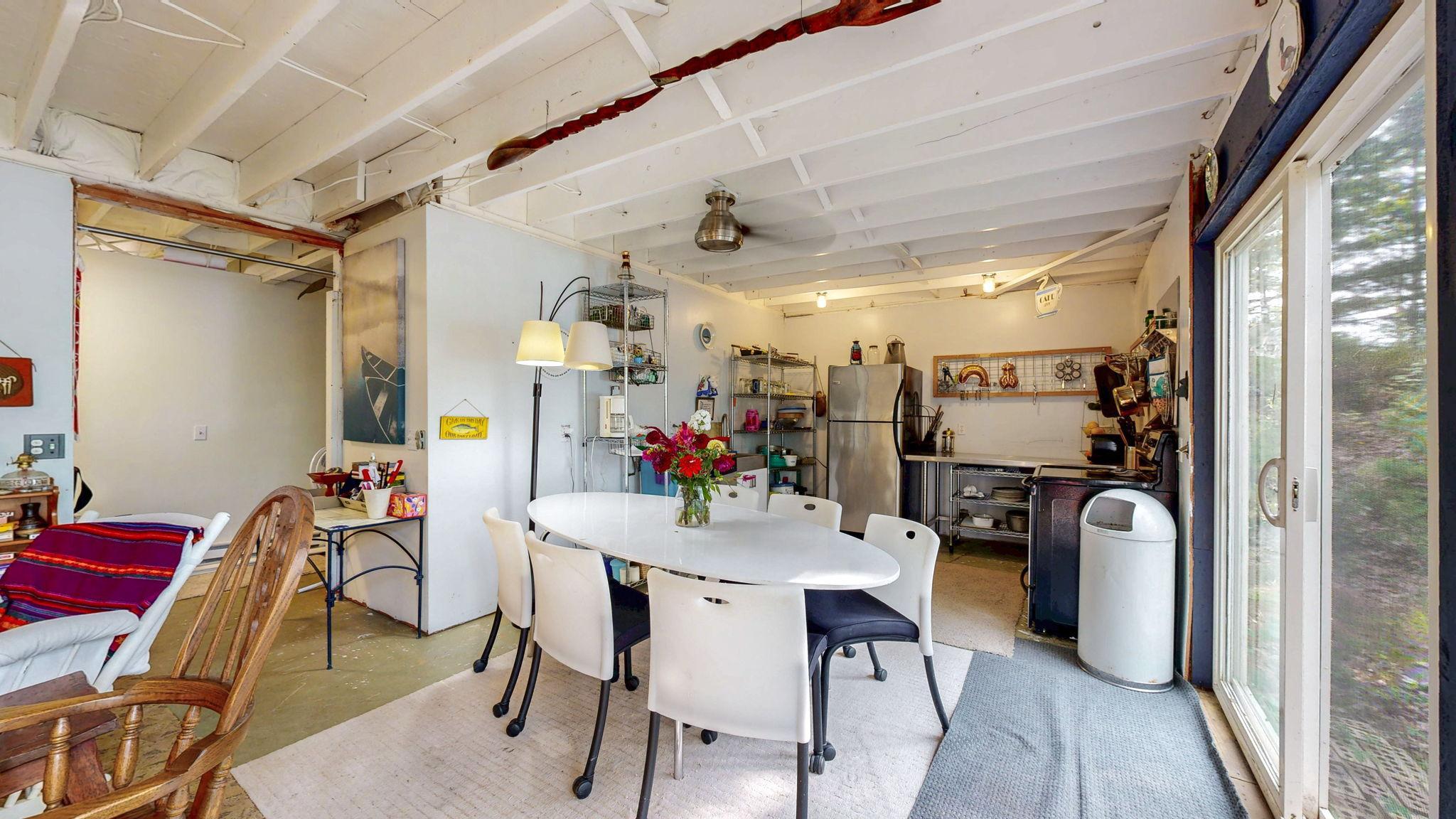 Eat-in kitchen