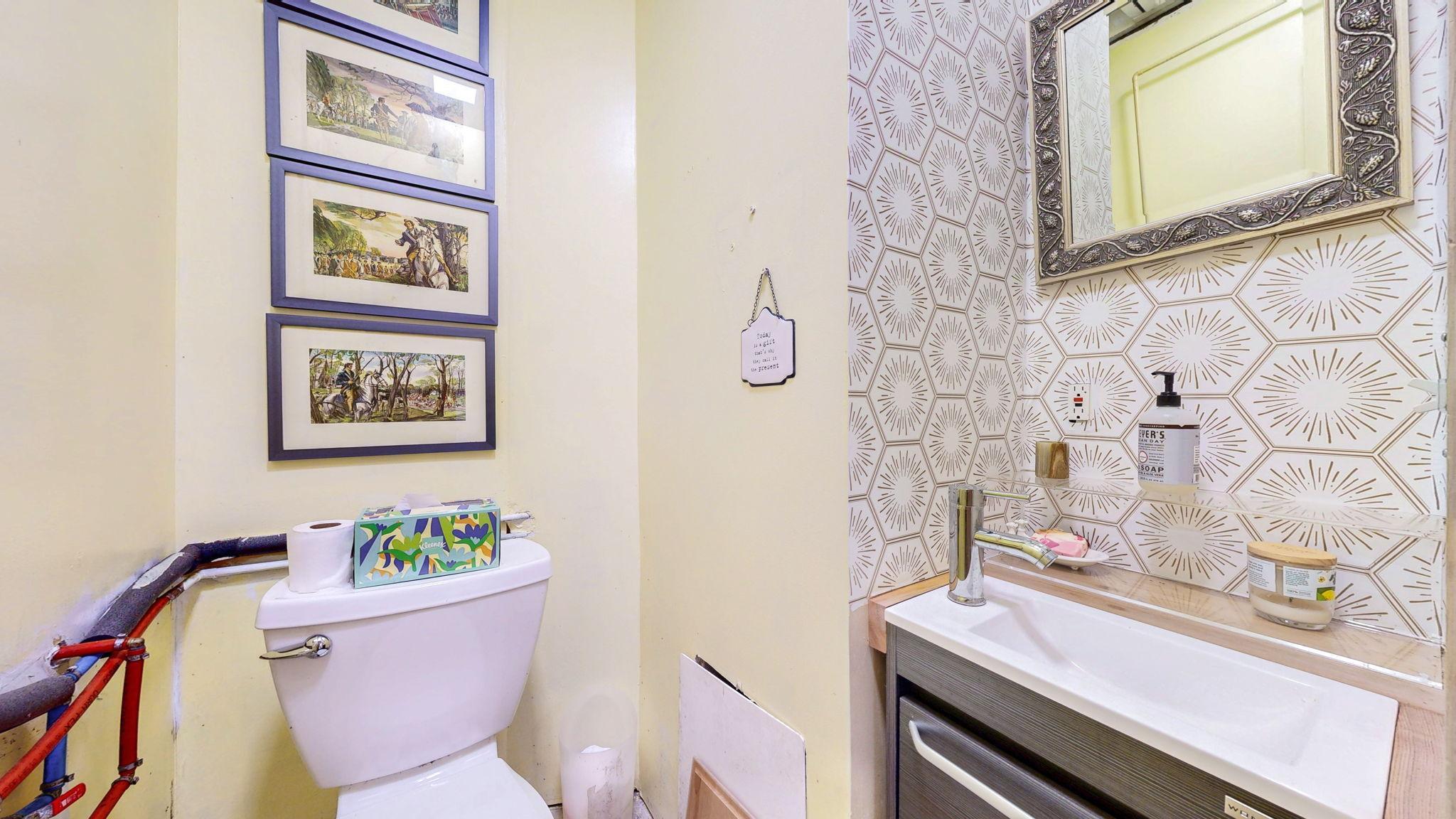 1/2 Bath