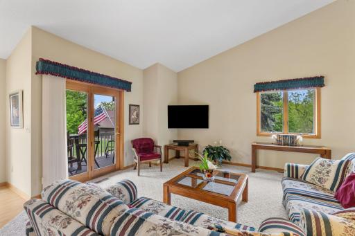 30-web-or-mls-290 Shoreview Estates-30.jpg