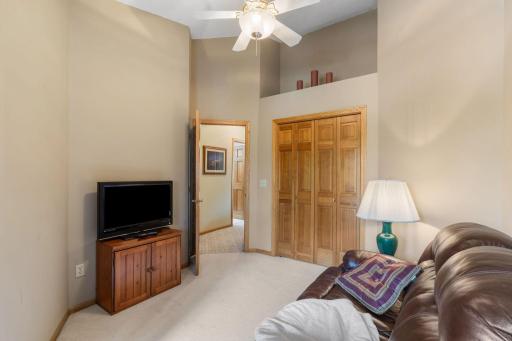 46-web-or-mls-290 Shoreview Estates-46.jpg