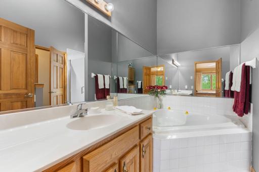 42-web-or-mls-290 Shoreview Estates-42.jpg