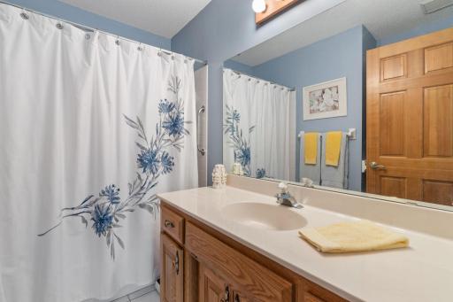 53-web-or-mls-290 Shoreview Estates-53.jpg