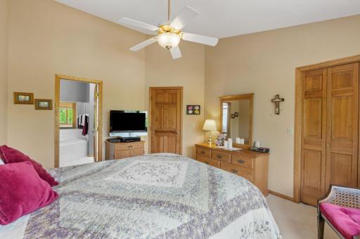 41-web-or-mls-290 Shoreview Estates-41.jpg