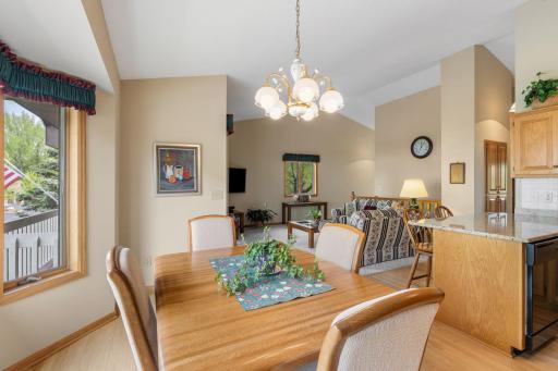 33-web-or-mls-290 Shoreview Estates-33.jpg