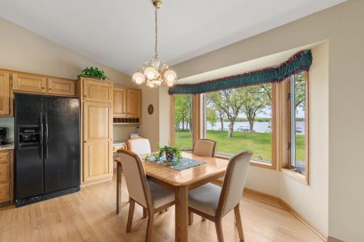 32-web-or-mls-290 Shoreview Estates-32.jpg
