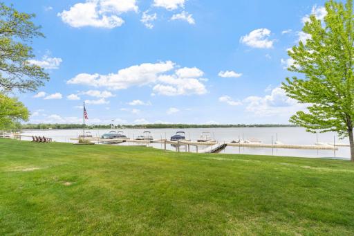 11-web-or-mls-290 Shoreview Estates-11.jpg