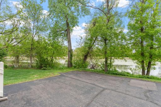 13-web-or-mls-290 Shoreview Estates-13.jpg