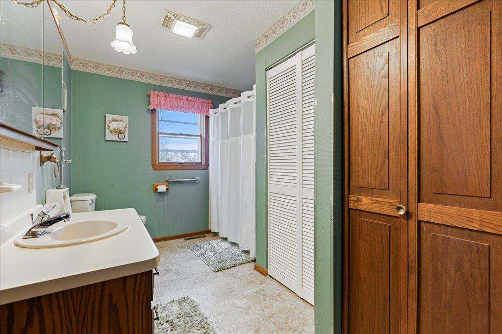 Main floor full bathroom with laundry