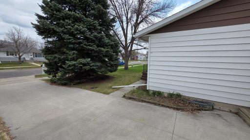 806 N 29 Street N, Fargo, ND 58102