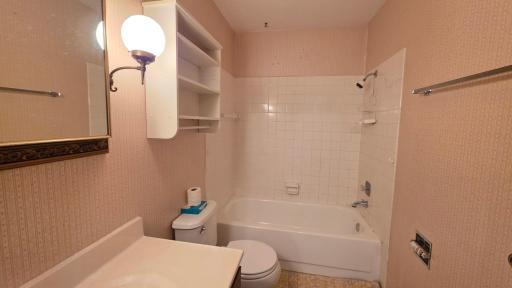 806 N 29 Street N, Fargo, ND 58102