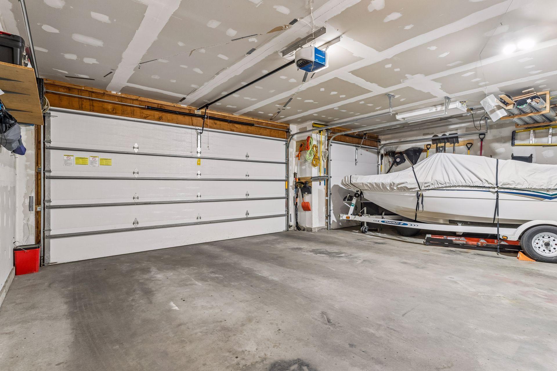 3 Car Garage - 658 Lois Lane
