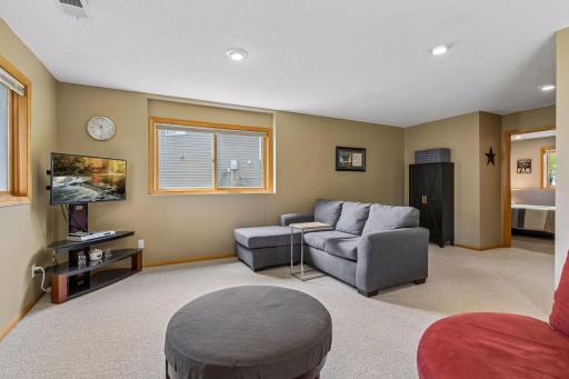658 Lois Lane, Circle Pines, MN 55014