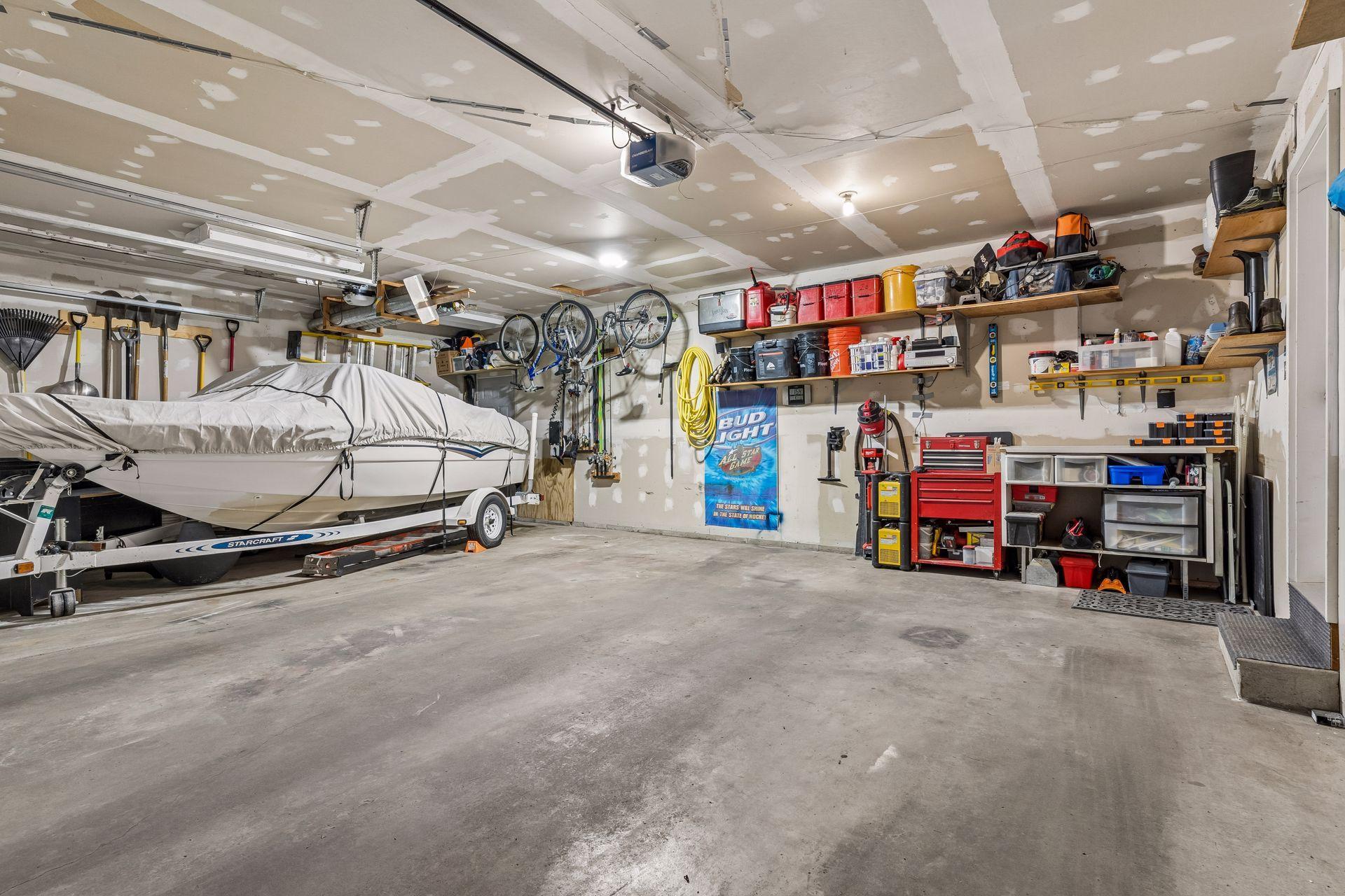 3 Car Garage - 658 Lois Lane