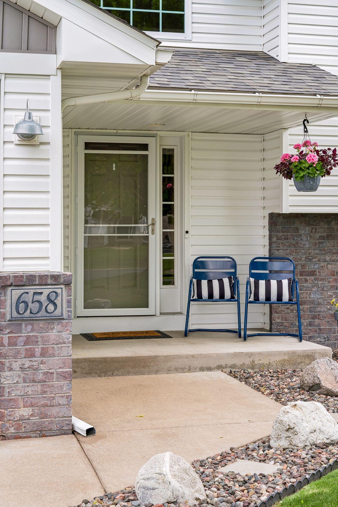 658 Lois Lane - The HoM Group