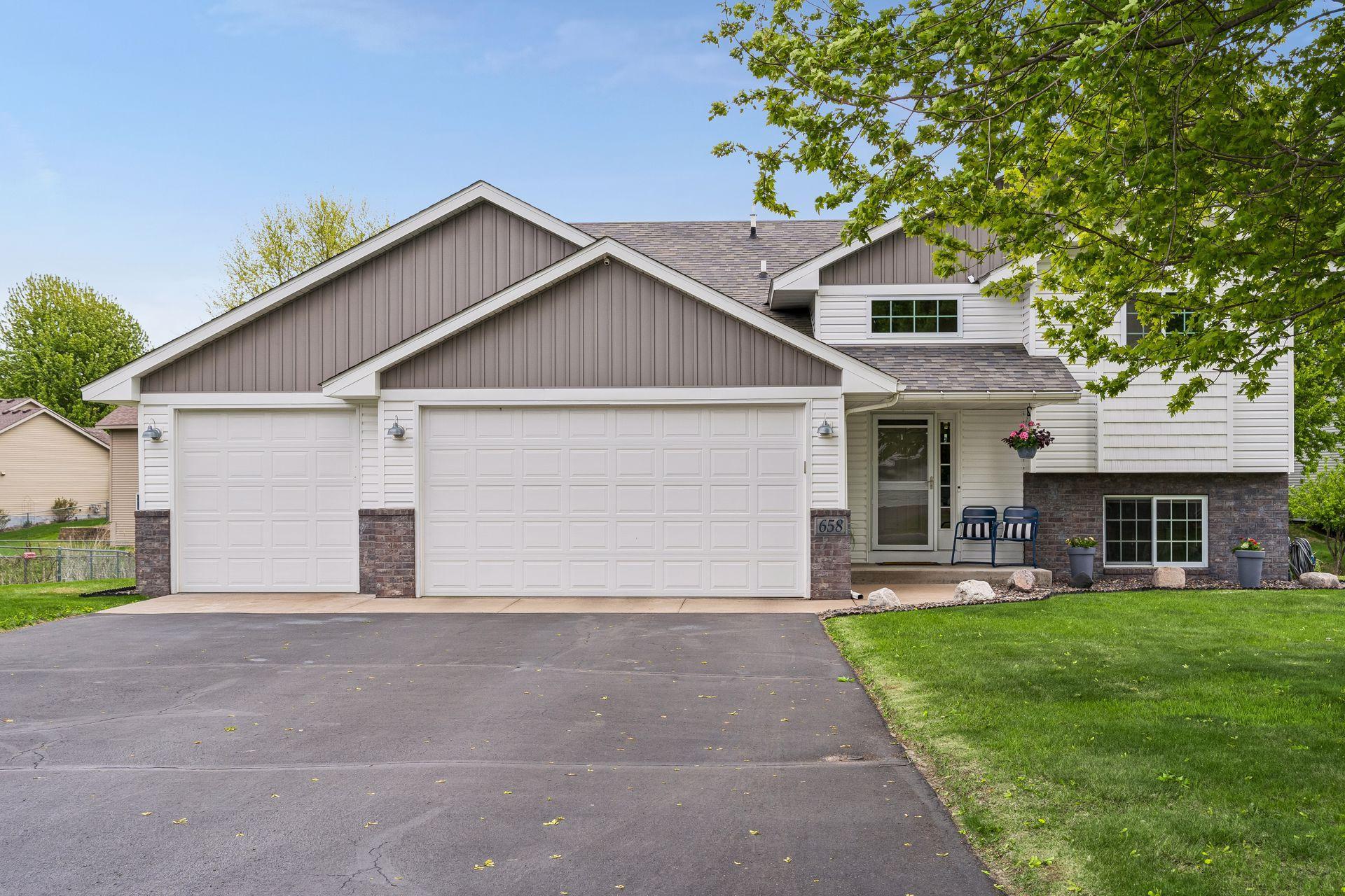658 Lois Lane - The HoM Group