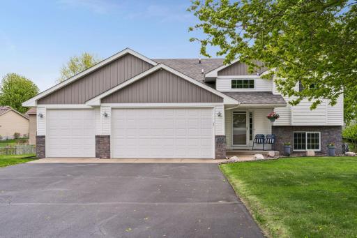658 Lois Lane, Circle Pines, MN 55014