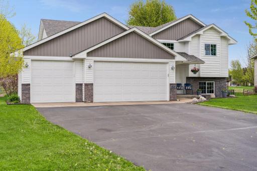 658 Lois Lane, Circle Pines, MN 55014