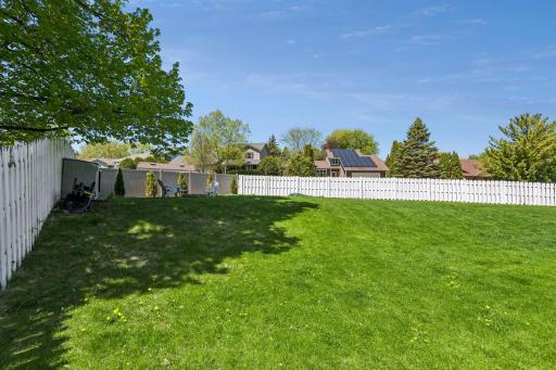 11283 49th Avenue N, Plymouth, MN 55442