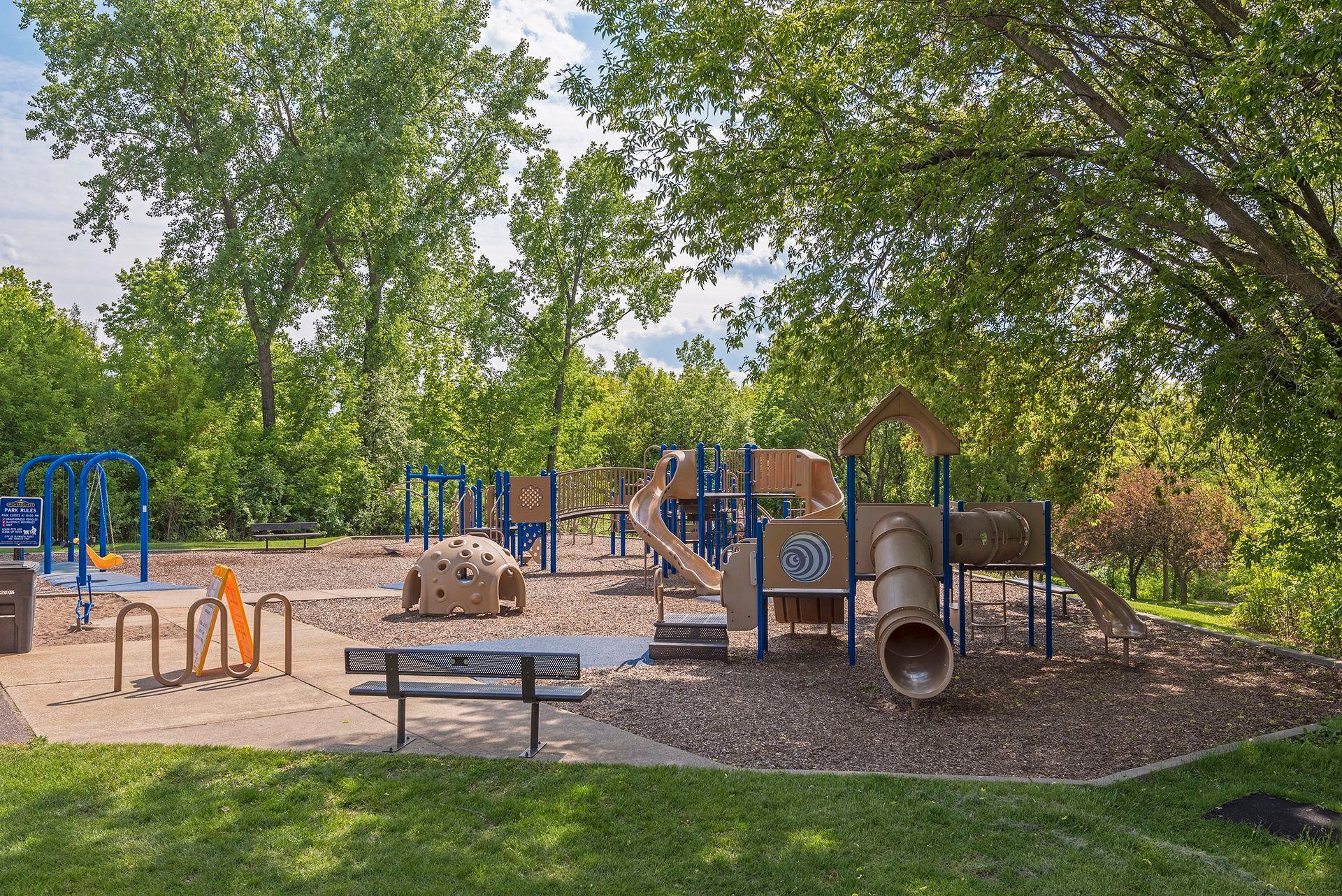 Schmidt Lake park play area is nearby.