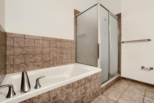 4730 Park Commons Dr 218 - Print Quality - 020 - 19 Bathroom.jpg