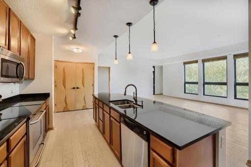 4730 Park Commons Dr 218 - Print Quality - 006 - 05 Kitchen.jpg