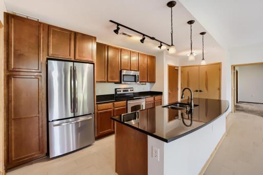 4730 Park Commons Dr 218 - Print Quality - 005 - 04 Kitchen.jpg