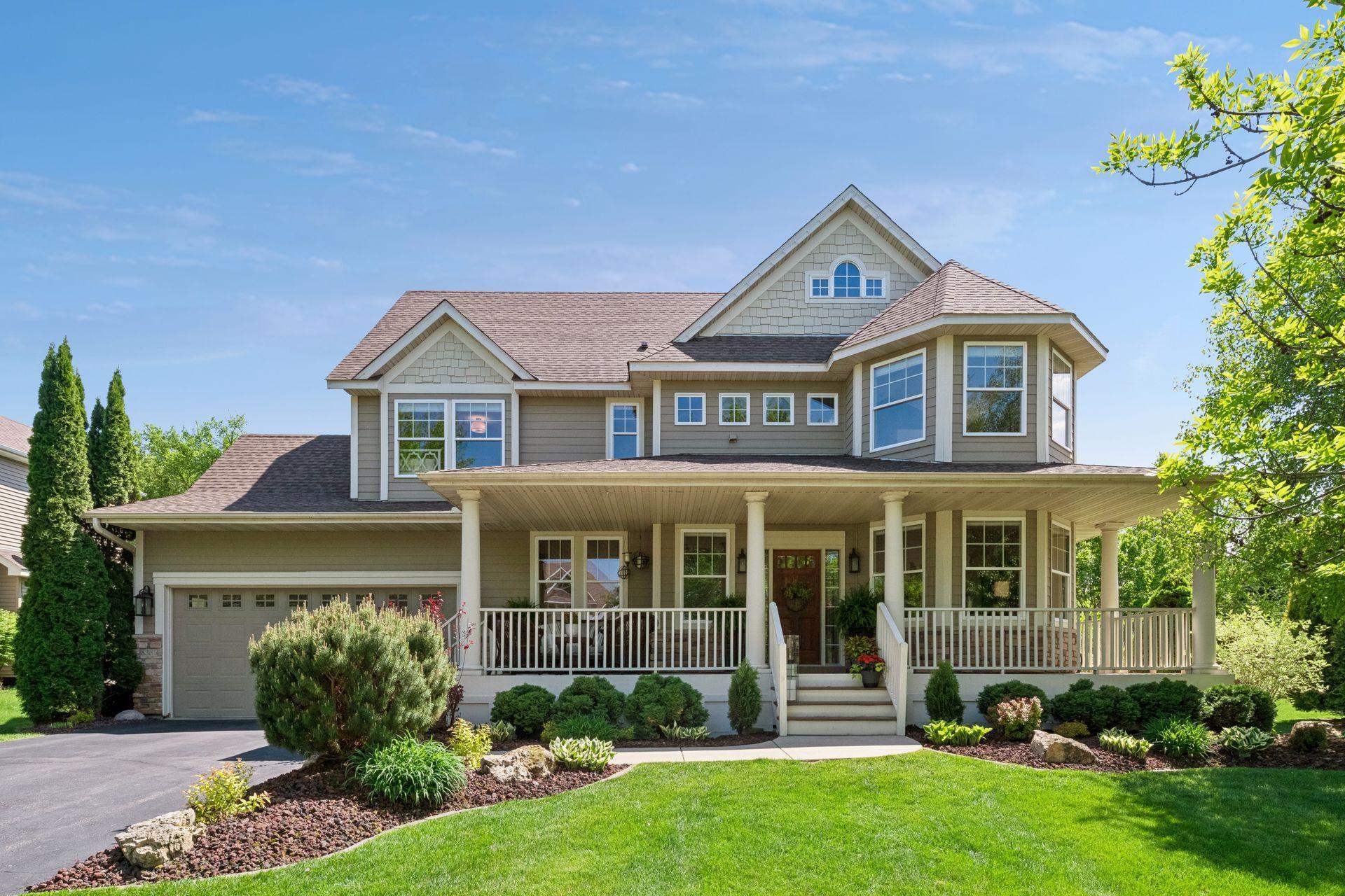 Nestled among the winding tree-lined streets of Watermark, this charming home awaits!