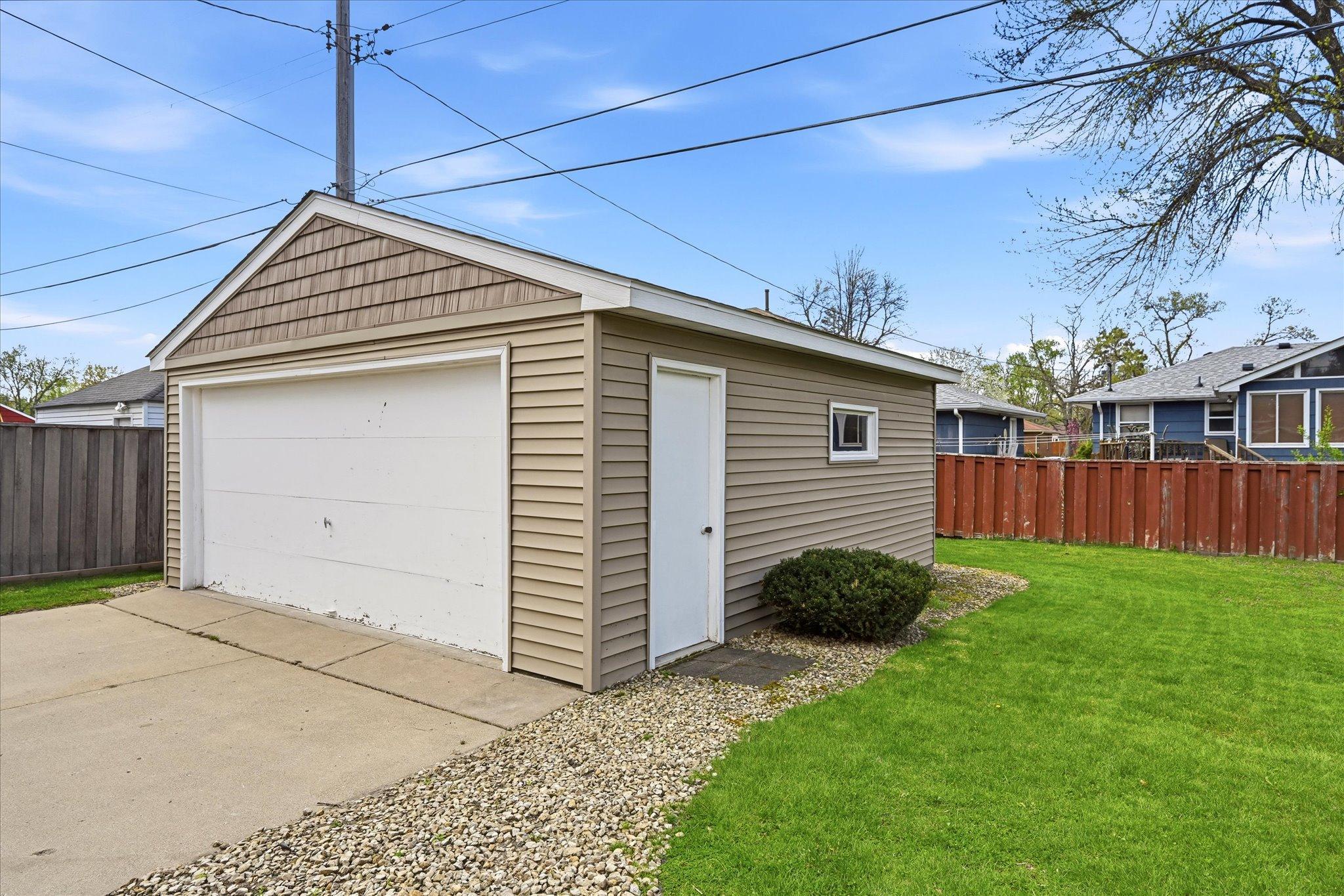 2 car detached garage