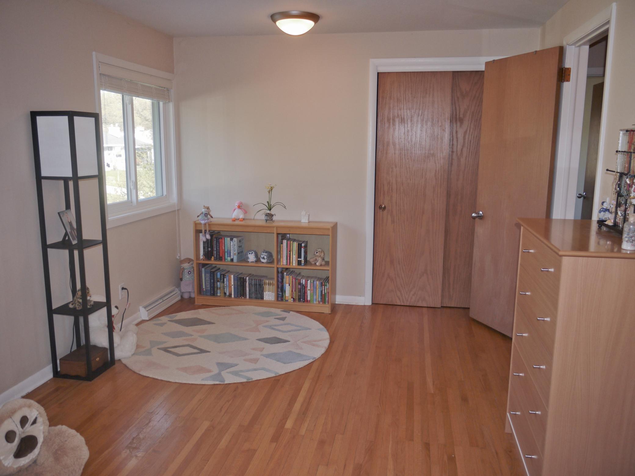 Reverse vies of 2nd bedroom showing second closet.jpg