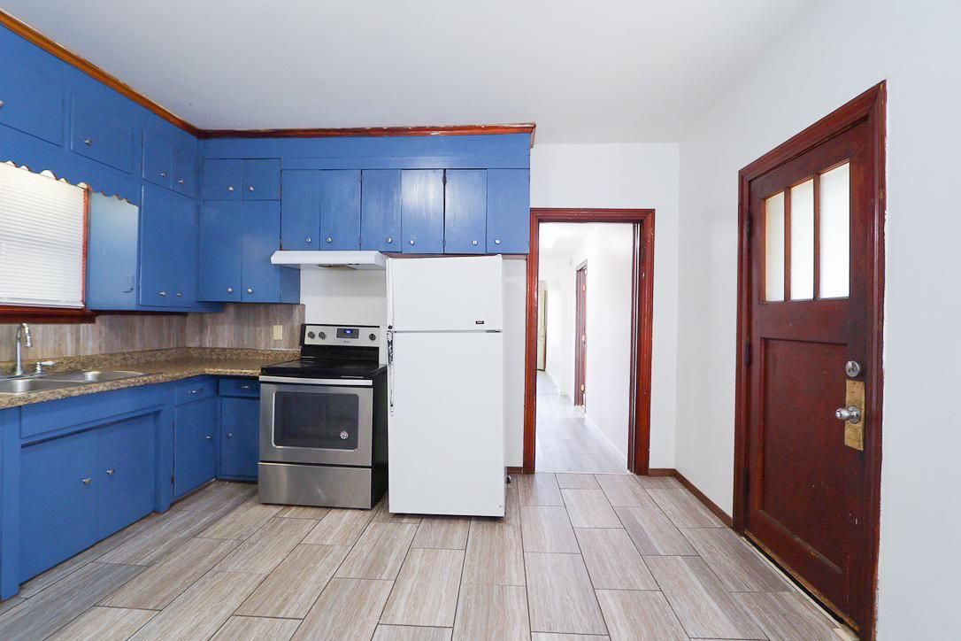 Lower Unit kitchen