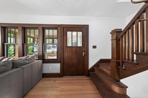 1140 Hawthorne Avenue E, Saint Paul, MN 55106