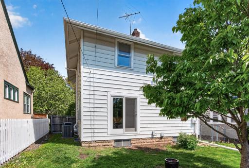 1140 Hawthorne Avenue E, Saint Paul, MN 55106