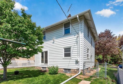 1140 Hawthorne Avenue E, Saint Paul, MN 55106
