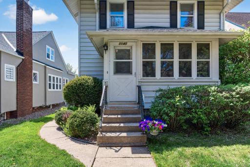 1140 Hawthorne Avenue E, Saint Paul, MN 55106