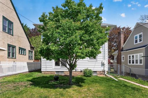 1140 Hawthorne Avenue E, Saint Paul, MN 55106