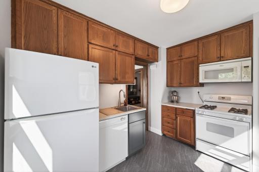 1140 Hawthorne Avenue E, Saint Paul, MN 55106
