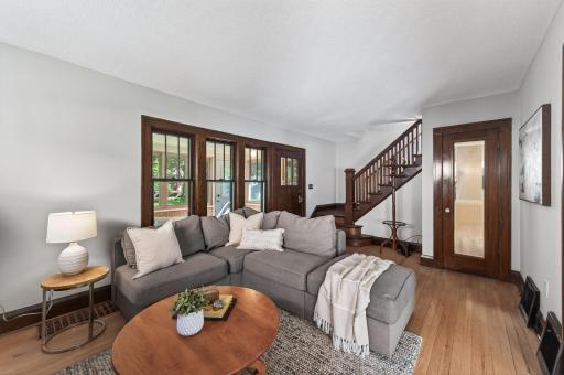 1140 Hawthorne Avenue E, Saint Paul, MN 55106